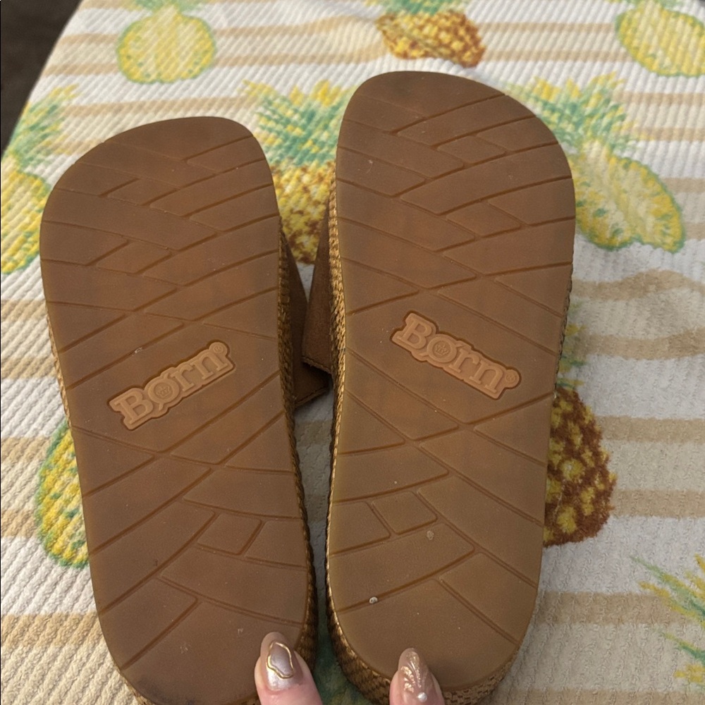 Born Sloane Platform Sandal - Picture 6 of 10